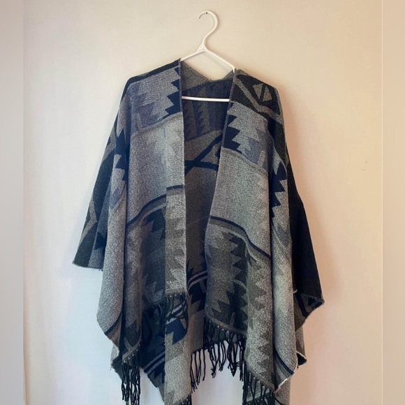 Wrap / Scarf - Picture 2 of 2